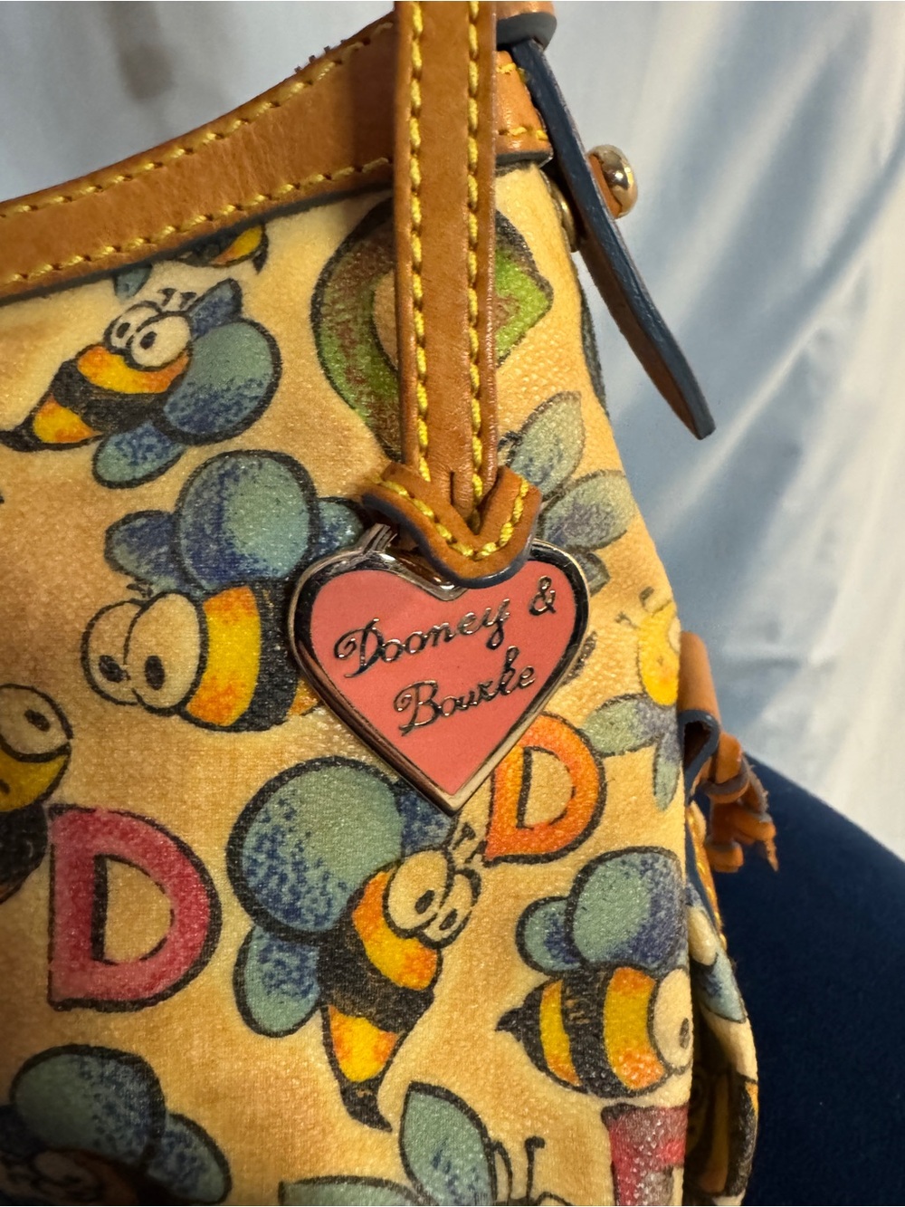 Dooney & Bourke Bumblebee Print Shoulder Bag Y2K Leather trim - Picture 6 of 15